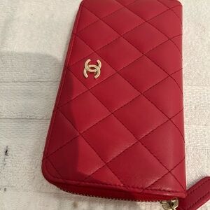 Chanel medium wallet ( authentic)